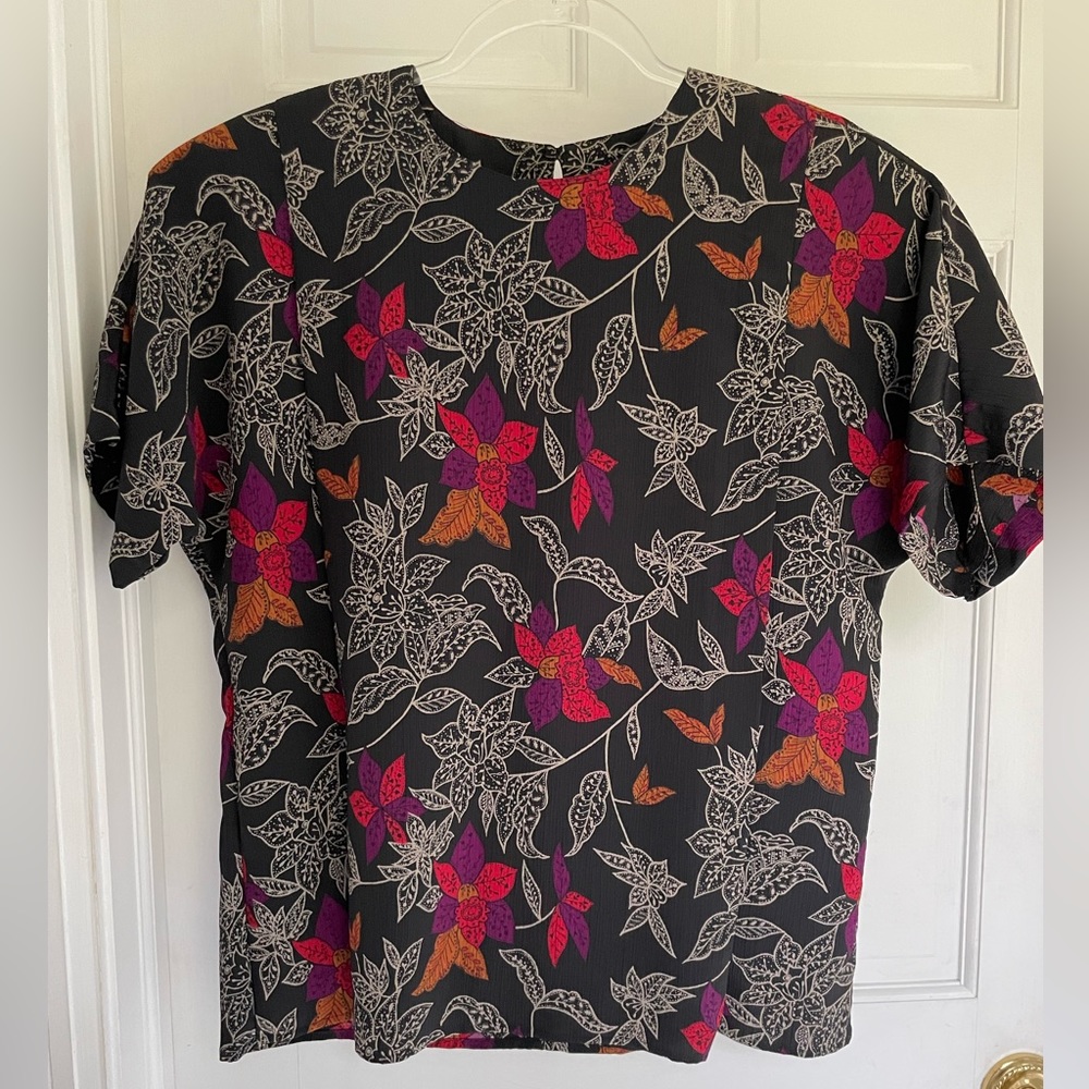 Size 14 vintage floral blouse on a black background. Very cute.
